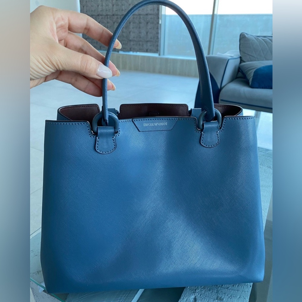 Very elegant beautiful handbag. I used it, in good condition.